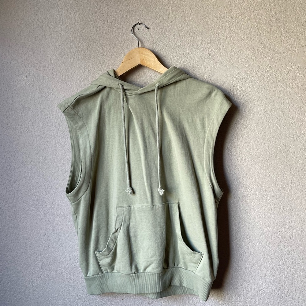 MUSCLE TEE HOODED SWEATSHIRT
